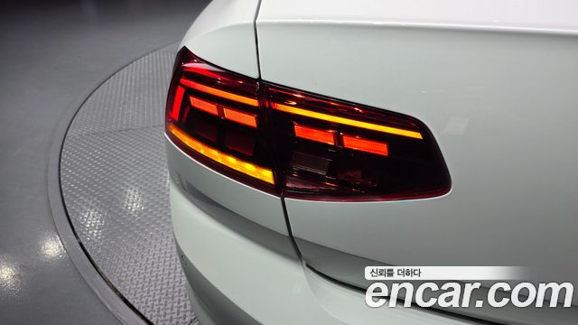 Volkswagen Passat GT (B8) 2.0 TDI Premium 2021 — фото 23