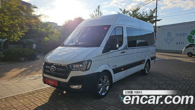 Hyundai Solati 15-seater Luxury