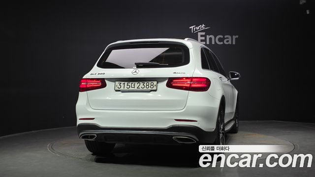 Mercedes-Benz GLC-Class (X253) GLC300 4MATIC AMG Line 2019 — фото 4