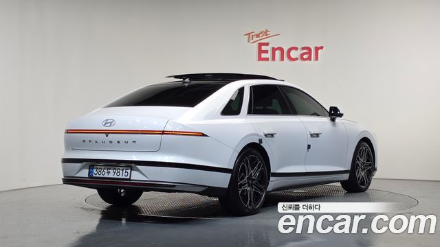 Hyundai Grandeur (GN7) 2,5 Gasoline 2WD Exclusive 2023 — фото 2
