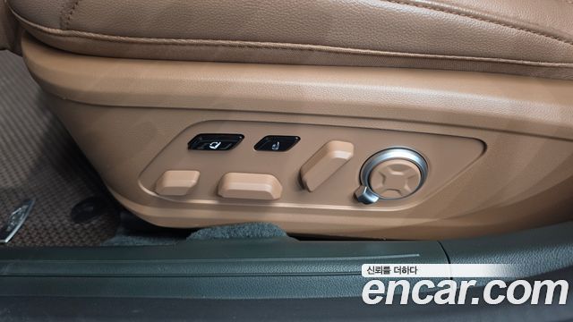 Hyundai Grandeur (GN7) 2,5 Gasoline 2WD Exclusive 2023 — фото 35