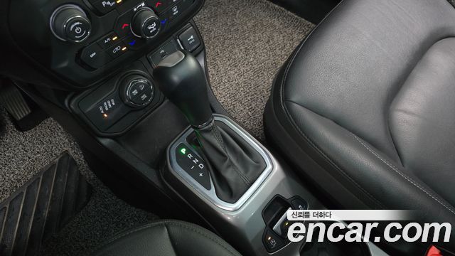 Jeep Renegade 2.0 Diesel Limited AWD 2018 — фото 9