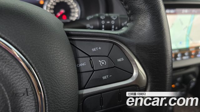 Jeep Renegade 2.0 Diesel Limited AWD 2018 — фото 16