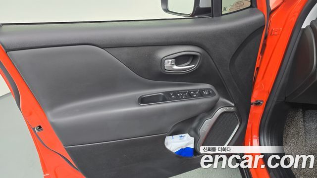 Jeep Renegade 2.0 Diesel Limited AWD 2018 — фото 24
