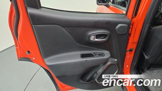 Jeep Renegade 2.0 Diesel Limited AWD 2018 — фото 25