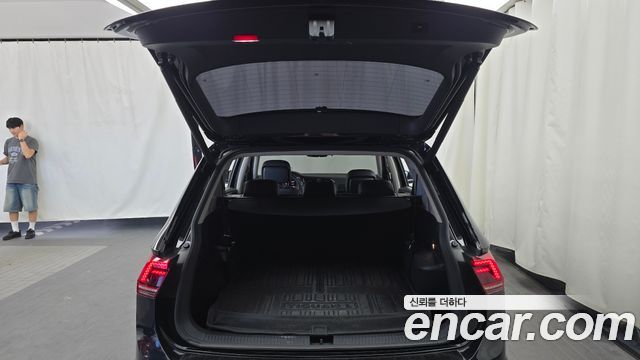 Volkswagen Tiguan Allspace 2.0 TDI Prestige 2020 — фото 18