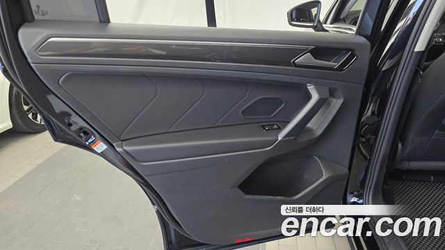 Volkswagen Tiguan Allspace 2.0 TDI Prestige 2020 — фото 25