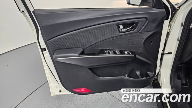 KG Mobility (SsangYong) Tivoli Air Diesel IX 2WD 2017 — фото 24