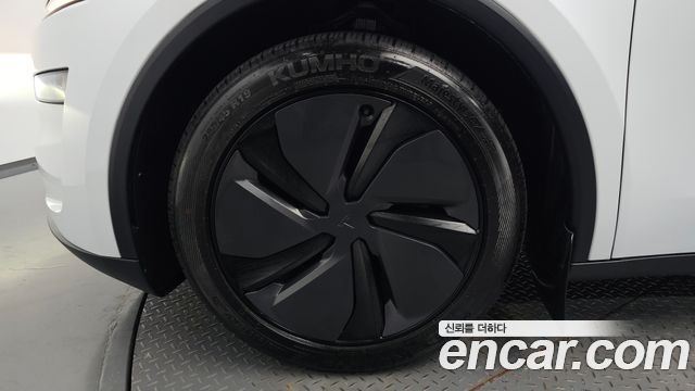 Tesla Model Y Long Range AWD 2025 — фото 5