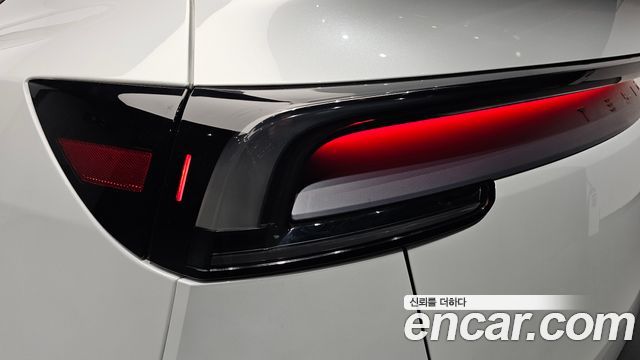 Tesla Model Y Long Range AWD 2025 — фото 23