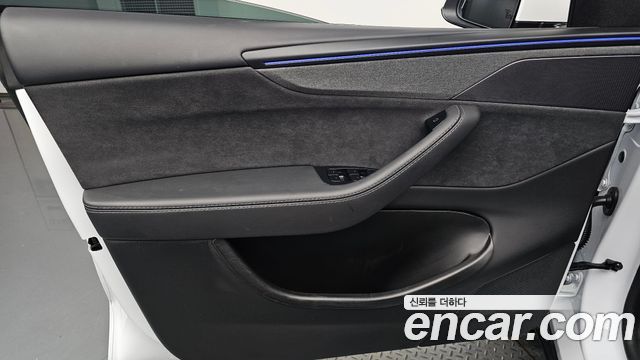 Tesla Model Y Long Range AWD 2025 — фото 24