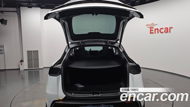 Tesla Model Y Long Range AWD 2025 — фото 27
