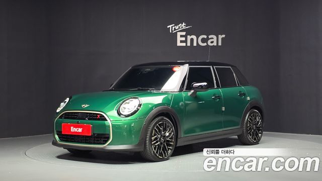 MINI Cooper S (IV) 5 Door Favoured 2025 — фото 1