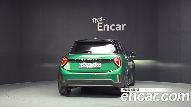 MINI Cooper S (IV) 5 Door Favoured 2025 — фото 4