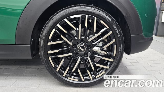 MINI Cooper S (IV) 5 Door Favoured 2025 — фото 5