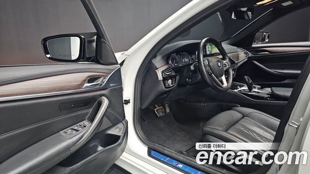 BMW 5 Series (G30) 530i xDrive M Sport Package Plus 2017 — фото 10