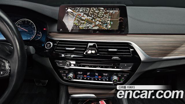 BMW 5 Series (G30) 530i xDrive M Sport Package Plus 2017 — фото 14