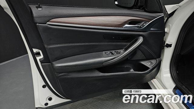 BMW 5 Series (G30) 530i xDrive M Sport Package Plus 2017 — фото 24