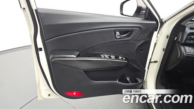 KG Mobility (SsangYong) Tivoli Air Diesel IX 4WD 2019 — фото 24