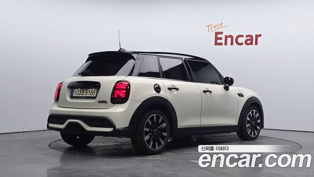 MINI Cooper S 5Door Classic Launch Pack Third Generation 2022 — фото 2