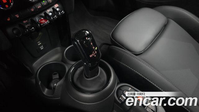 MINI Cooper S 5Door Classic Launch Pack Third Generation 2022 — фото 9