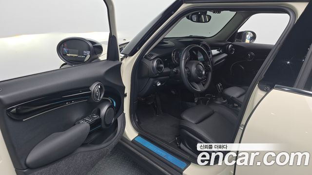 MINI Cooper S 5Door Classic Launch Pack Third Generation 2022 — фото 10
