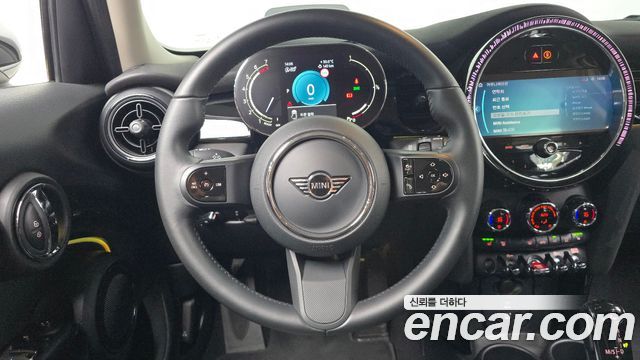 MINI Cooper S 5Door Classic Launch Pack Third Generation 2022 — фото 13