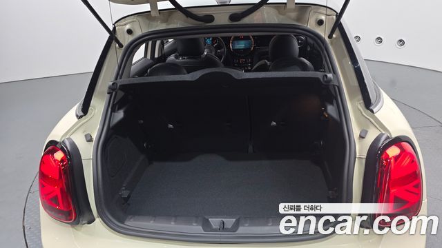MINI Cooper S 5Door Classic Launch Pack Third Generation 2022 — фото 20