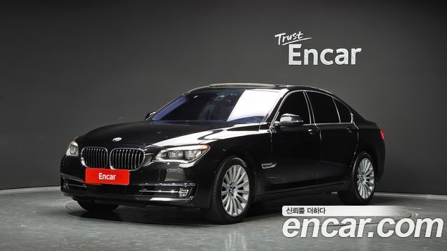 BMW 7 Series (F01) 740i
