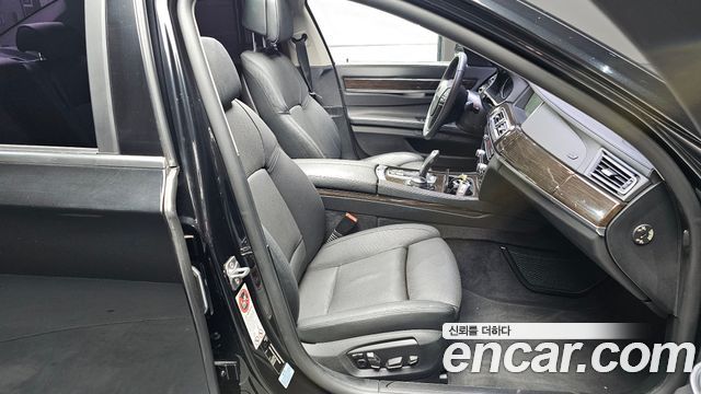 BMW 7 Series (F01) 740i 2014 — фото 10