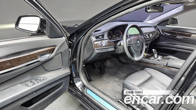 BMW 7 Series (F01) 740i 2014 — фото 12