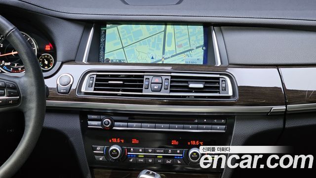 BMW 7 Series (F01) 740i 2014 — фото 14