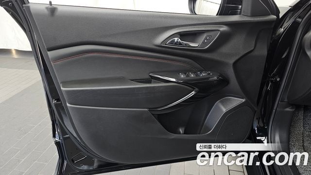 Chevrolet Trax Crossover 1.2 Red Line 2025 — фото 24