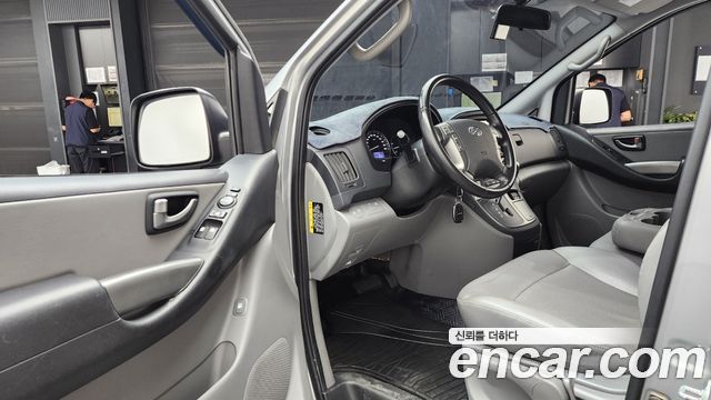 Hyundai Grand Starex Van 3-Seater Smart 2021 — фото 10