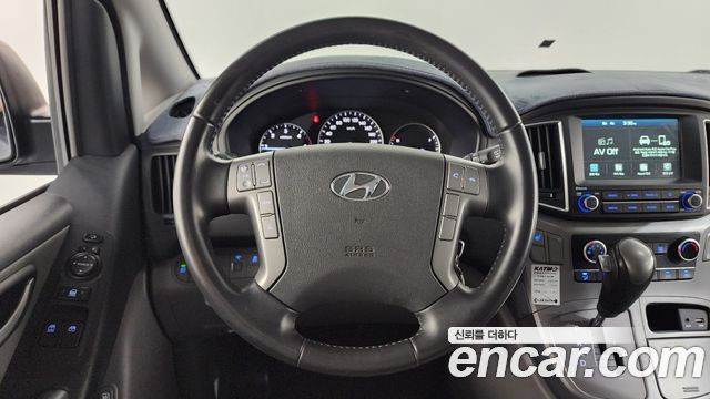 Hyundai Grand Starex Van 3-Seater Smart 2021 — фото 15