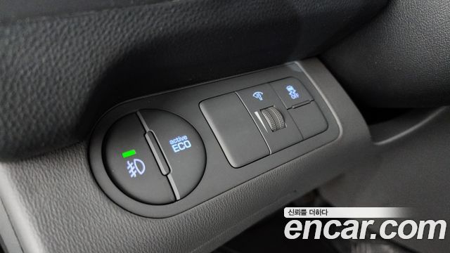 Hyundai Grand Starex Van 3-Seater Smart 2021 — фото 19