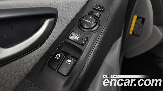 Hyundai Grand Starex Van 3-Seater Smart 2021 — фото 22