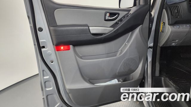 Hyundai Grand Starex Van 3-Seater Smart 2021 — фото 31