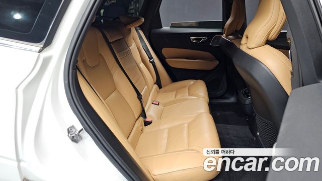 Volvo XC60 (II) B6 Inscirtion 2022 — фото 11