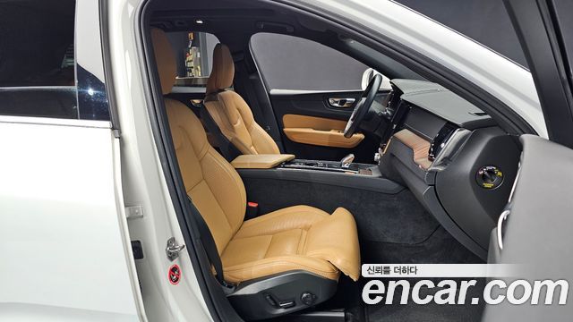 Volvo XC60 (II) B6 Inscirtion 2022 — фото 12