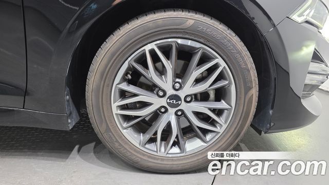 Kia K5 (III) 2.0 Noblesse 2023 — фото 21