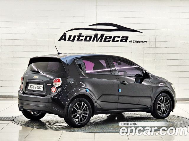 Chevrolet Aveo Hatchback 1.4 Turbo LS Standard 2015 — фото 4
