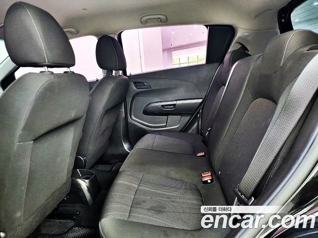 Chevrolet Aveo Hatchback 1.4 Turbo LS Standard 2015 — фото 9