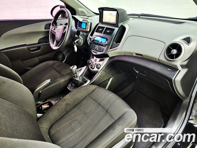 Chevrolet Aveo Hatchback 1.4 Turbo LS Standard 2015 — фото 15