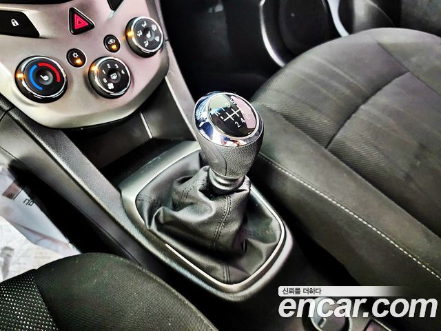 Chevrolet Aveo Hatchback 1.4 Turbo LS Standard 2015 — фото 22