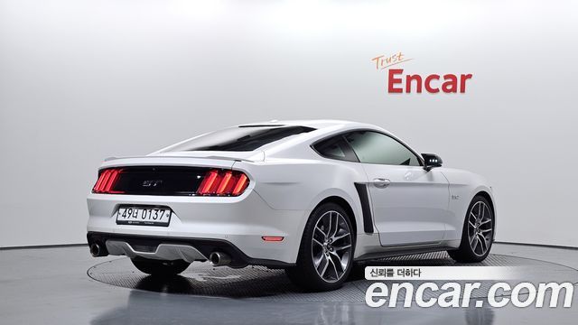 Ford Mustang GT Coupe 2017 — фото 2
