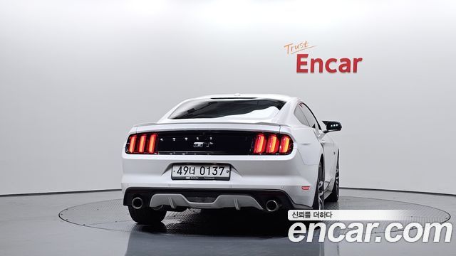 Ford Mustang GT Coupe 2017 — фото 4
