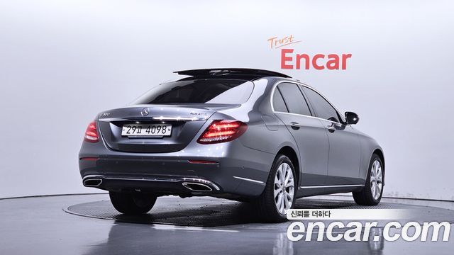 Mercedes-Benz E-Class (W213) E300 4MATIC Exclusive 2019 — фото 2