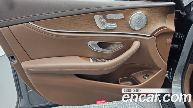 Mercedes-Benz E-Class (W213) E300 4MATIC Exclusive 2019 — фото 24