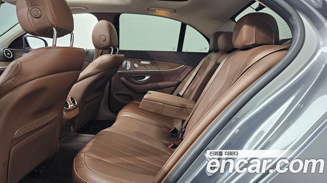 Mercedes-Benz E-Class (W213) E300 4MATIC Exclusive 2019 — фото 26